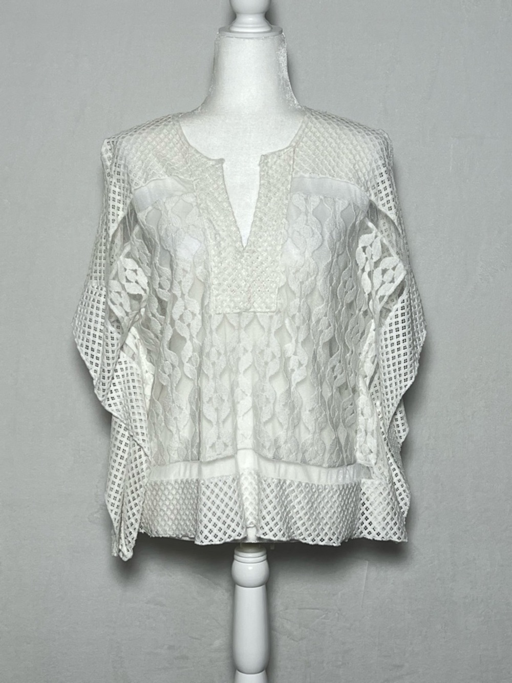 ROFFE ACCESSORIES White Semi-Sheer Mesh Crochet Lace Poncho Batwing Sleeve Top